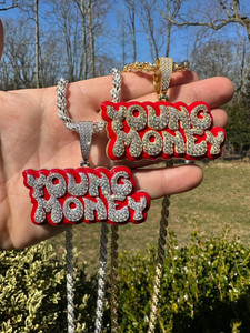 จี้ห้อยคอ Young Money สีแดงเคลือบเพชร ตัวอักษรฮิปฮอป เครื่องประดับแฟชั่นสำหรับทุกเพศ ของขวัญ - Product Image 3