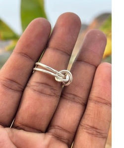Boucle faite à la main bague en argent minimaliste artistique fil bande 925 en argent Sterling déclaration unisexe bijoux pour hommes et femmes cadeau - Product Image 5