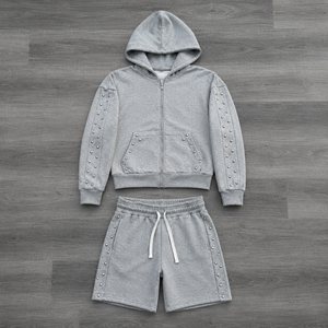 Ensemble vintage 2 pièces 100% coton avec décorations rivetées, sweat à capuche court zippé et short à cordon de serrage, vêtements streetwear, survêtements pour hommes - Product Image 1