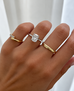 Anillo de Compromiso Clásico Solitario con Diamante Cultivado en Laboratorio con Corte Radiante y Chapado en Oro para Mujer - Regalo de Aniversario y Boda - Product Image 3