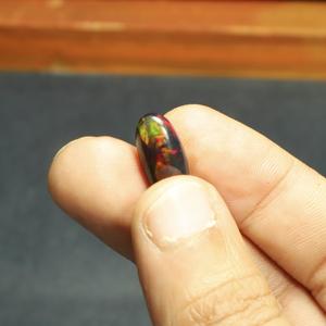 Ópalo Negro Natural Multifuego de 4.40 Quilates, Cabujón Ovalado Pulido de 19x9mm, Gema Suelta para Joyería - Product Image 5