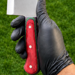 Couteau à désosser avec manche en bois rouge veiné, lame courbée argentée et poignée rivetée pour la découpe de viande et la préparation culinaire - Product Image 5
