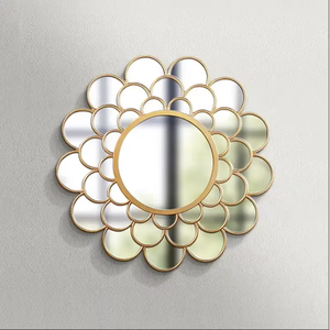 Le miroir en métal design est un élément de décoration intemporel qui rehausse la beauté, la luminosité et la sophistication. - Product Image 6