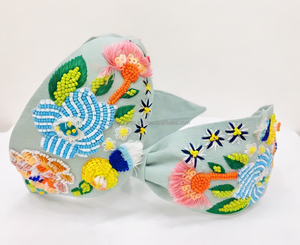 Serre-tête unisexe ajustable bleu fait main, écologique, avec broderie perlée dorée et blanche et motif de sequins circulaires - Product Image 6