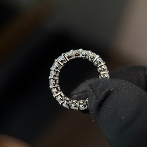Anillo de Eternidad Ovalado de Oro Blanco de 14K con Diamantes de 0.20 Ct Cada Uno, Cultivados en Laboratorio, Certificados por IGI, Joyería de Boda Premium - Product Image 4