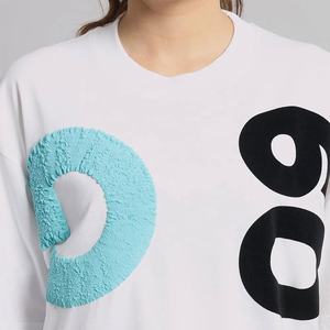 Conjunto doble de moda para mujer Camiseta con estampado gráfico de gran tamaño con pantalones cortos de bolsillo negros Co-Ord de moda para mujer para estilo callejero - Product Image 6