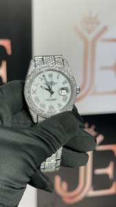 Montre-bracelet à quartz de luxe pour homme en acier inoxydable, entièrement sertie de diamants, avec cadran à chiffres romains, résistante à l'eau - Product Image 2