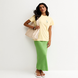 Camisetas de Mujer Bordadas en Amarillo Claro al por Mayor, Camisetas Transpirables de Alta Demanda para Mujer, Camisetas de Manga Corta para Mujer - Product Image 1