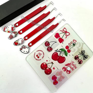Pince à épiler à pointe en fibre pour extensions de cils, revêtement en poudre rouge à 90 degrés, avec porte-clés Hello Kitty rouge, logo personnalisé, instruments de beauté - Product Image 1