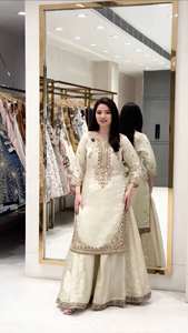 Ensemble ethnique prêt-à-porter en soie GMY pure, avec haut brodé lourd à sequins, pantalon palazzo et dupatta, bordure en dentelle fantaisie - Product Image 2