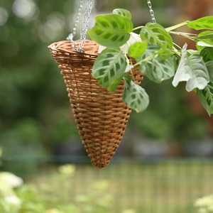 Panier suspendu en rotin naturel en forme de cône, parfait pour la présentation de pots de fleurs, décoration de plantes intérieures et extérieures, tissé à la main en Inde - Product Image 2