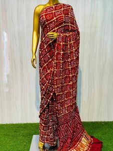 Sari Bandhani de Seda Gaji Pura Hecho a Mano con Patrón Ghatchola, Diseño Moderno para Fiestas, Bodas y Diwali - Product Image 1