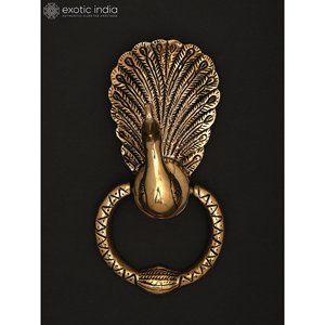 Aldaba de puerta de latón hecho a mano en diseño de pavo real hecho en India para decoración del hogar - Product Image 3