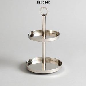 Support à gâteau multi-étages en acier inoxydable fait main, écologique, de forme ronde, pour la présentation de cupcakes et desserts lors d'événements de mariage - Product Image 3