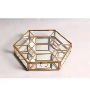 Boîte à bijoux hexagonale en verre avec cadre en métal, étui de rangement pour bagues, boucles d'oreilles, colliers, bracelets, organisateur de vanité pour la maison - Product Image 1