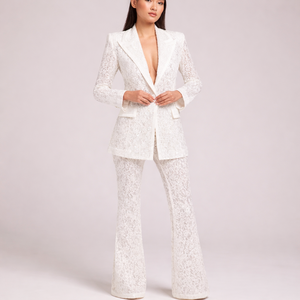 Traje de Pantalón de Dos Piezas con Encaje Blanco de Ganchillo |   Blazer y Pantalones de Encaje Guipur Floral de Diseñador |   Elegante Conjunto Coordinado para Después de la Fiesta - Product Image 4