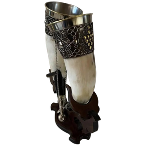 Ensemble de cornes à boire vikings faites à la main avec support en bois, mug en corne médiévale pour cadeau de mariage et d'anniversaire, personnalisé, style nordique - Product Image 4