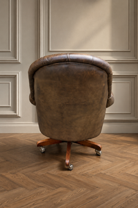 Fauteuil de bureau exécutif de style Chesterfield vintage en cuir capitonné de luxe avec base en bois et roulettes - Product Image 3