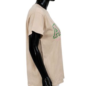 เสื้อยืดสีเบจพิมพ์ลายตัวอักษร AKA แขนสั้นสำหรับผู้หญิง เสื้อแฟชั่นลำลองผ้าฝ้าย เสื้อสตรีทแวร์ลายกราฟิก เสื้อผ้าผู้หญิงขายส่ง - Product Image 4