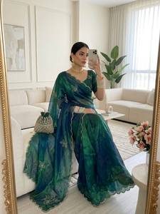 Sari en satin de soie Space Silk avec travail Khatli fait main et Butta en Cut Dana sur le Pallu et Butti sur tout le sari avec motif Cut Dana Arco - Product Image 2