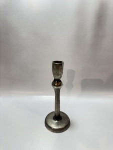 Juego de 2 Portavelas Nórdicos de Aluminio Plateado Martillado, Ecológicos y Hechos a Mano, con Base Texturizada para Velas Cónicas, Decoración para el Hogar - Product Image 4