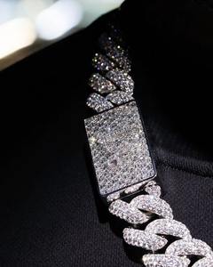 Colgante de Cadena Cubana Hecho a Mano en Plata de Ley 925 y Oro Blanco de 14K para Hombre con Diamante Moissanita VVS1 de Excelente Calidad - Product Image 4