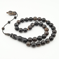 Tasbih unique en corail noir du Golfe d'Arabie |   Perles de prière Yusr rares avec accents de corail doré |   Tournerie égyptienne artisanale