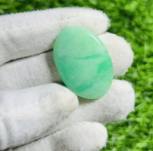Cabocho de crisoprasa natural mixta con matriz |   Crisoprasa Verde de Calidad AAA, Gema Suelta para Joyería, Precio al por Mayor - Product Image 1