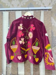 Chaqueta Safari Tradicional India con Bordado Sujani Color Granate, Perlas, Doble Botonadura, Resistente al Viento, Transpirable, Talla Grande, Forro de Algodón - Product Image 2