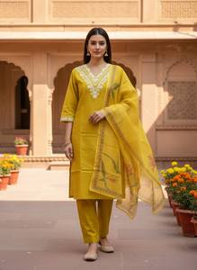 Conjunto de 3 piezas de rayón para mujer con bordado, manga larga y dupatta de gasa estampada |   Ropa Étnica India |   Venta al por mayor - Product Image 2