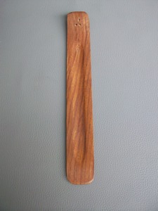 Porte-encens en bois de manguier fait main 26 cm, brûleur d'encens en bois, support décoratif aromatique pour bâtonnets d'encens - Product Image 2