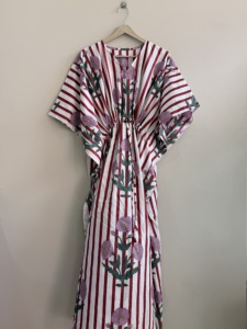 Robe kaftan en coton indien minimaliste à motifs floraux respirante : imprimée à la main, taille unique - Product Image 4