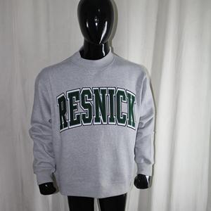 เสื้อสเวตเชิ้ตคอเต่า RESNICK สีเทาอมชมพู ผ้าฝ้าย 100% สีเขียวฮันเตอร์ ปักลายแบบ Applique คอเสื้อกว้าง ด้ายคุณภาพดี - Product Image 2