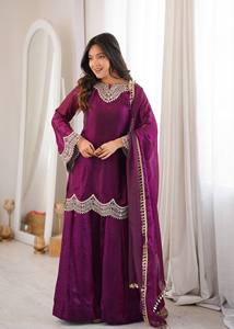 Robe Anarkali traditionnelle indienne et pakistanaise pour femmes en soie violette, longueur au sol, avec dupatta, tenue de mariage - Product Image 2