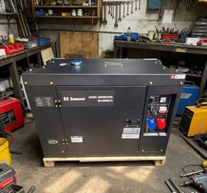 เครื่องกำเนิดไฟฟ้าดีเซลแบบเงียบ SS SAMSON 8KW สตาร์ทด้วยระบบไฟฟ้า 50Hz ประหยัดพลังงาน 240-415V - Product Image 1