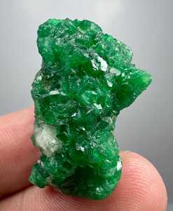 Cristaux d'émeraude vertes de qualité supérieure provenant de Swat, Pakistan, spécimen minéral brut naturel, pierre précieuse de collection pour exposition - Product Image 3