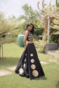 Lehenga Choli de Seda con Estampado de Lámina Dorada Negra, Traje Tradicional Indio para Bodas y Fiestas, Largo hasta el Suelo, Corte Regular para Mujer - Product Image 4