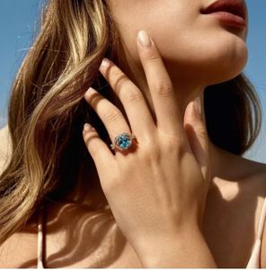 Anillo de compromiso y aniversario de boda con moissanita azul corte princesa en plata de ley 925 con engaste de puntas chapado en oro - Product Image 3