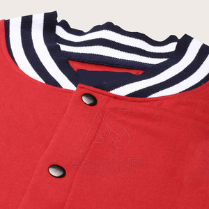 Veste universitaire haut de gamme à col montant en polaire douce, design léger et écologique, style universitaire intemporel, idéale pour l'hiver et les activités sportives. - Product Image 6