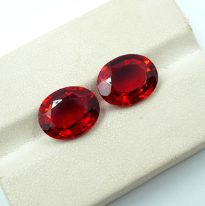 Par de Esmeraldas Rojas Cultivadas en Laboratorio: Facetadas Ovaladas, 11x9mm, 6.60cts, 2 Piezas - Product Image 1