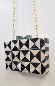 Pochette en bois avec poignée dragon doré, motif géométrique, sac de soirée artisanal - Product Image 4