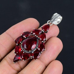 Élégant pendentif vintage en grenat du Mozambique, en argent sterling 925 plaqué or, serti clos, bijou de fiançailles, cadeau pour elle - Product Image 4