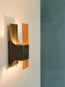 Applique murale moderne en laiton massif avec abat-jour en acrylique blanc, design rectangulaire, montage mural, salon, LED, Arban Industries - Product Image 5