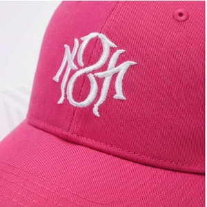 Gorra de Béisbol Rosa con Logotipo Bordado en Blanco, Gorra Ajustada de 6 Paneles, Estilo Casual para Adultos, Tela Común de Alta Calidad - Product Image 4
