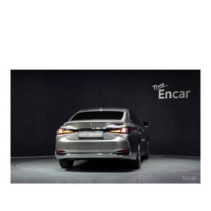 Lexus ES Executive 2024 avec volant à gauche, sièges en cuir, caméra de recul, seulement 29 977 km parcourus - Product Image 4