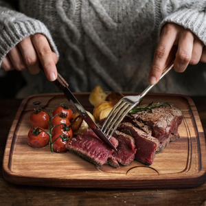 Platos de carne de madera de acacia al por mayor con canal para jugo, bandeja de servir de madera para inauguración de casa, Día de la Madre, de Vietnam - Product Image 3