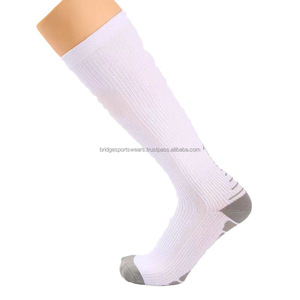 Calcetines Deportivos Personalizados para Hombre, Largos, de Secado Rápido, Compresión de Nailon/Algodón, para Correr - Product Image 2