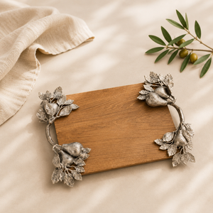 Bandeja de servir artesanal de madera con asa de peltre vintage en forma de rama de peral, plato decorativo de lujo para queso y frutas para el hogar - Product Image 1