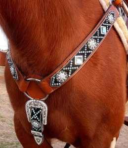 Harnais de selle western en cuir véritable de qualité supérieure, léger, personnalisable, durable, avec des designs tendance et des conchos en cristal, prêt à l'emploi - Product Image 3