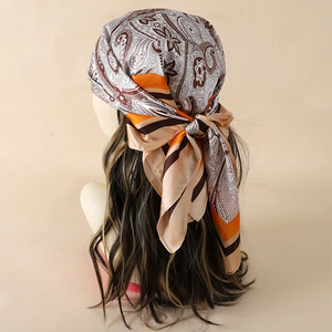 Pañuelo Cuadrado de Seda con Estampado Floral para Mujer, Chal de Satén, Hiyab, Banda para el Cabello, Lujoso Pañuelo para Muñeca 70*70cm - Product Image 1